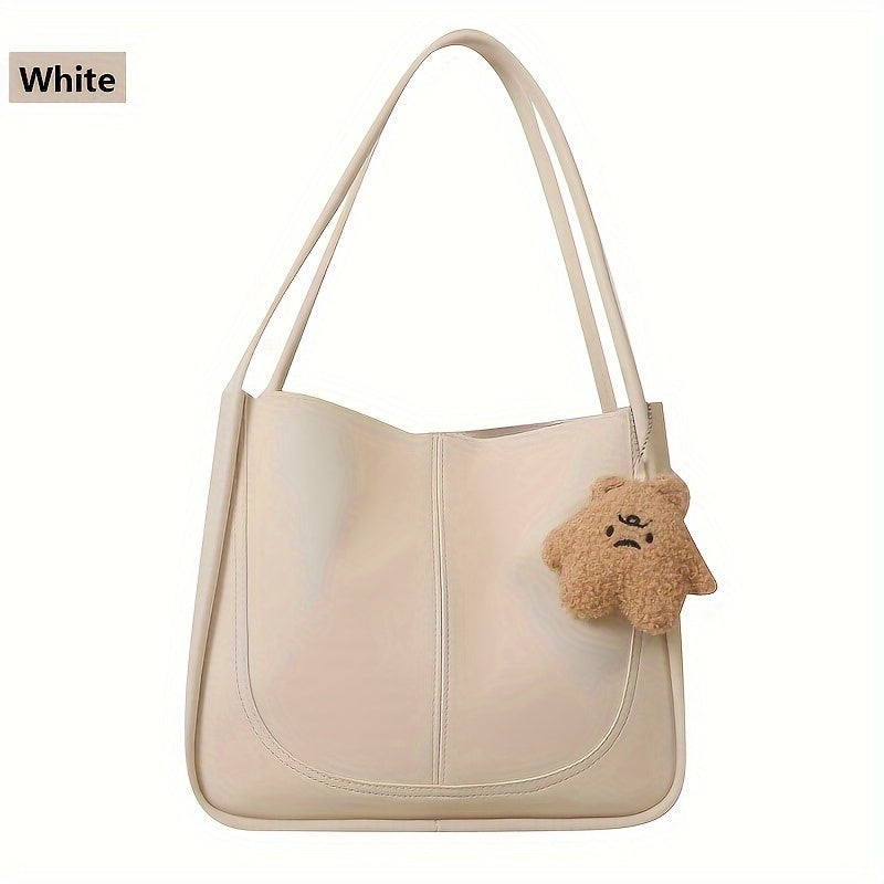 Bolsa Tote Preta de Couro Sintético com Pingente de Urso – Grande, Versátil e Elegante para Trabalho e Dia a Dia