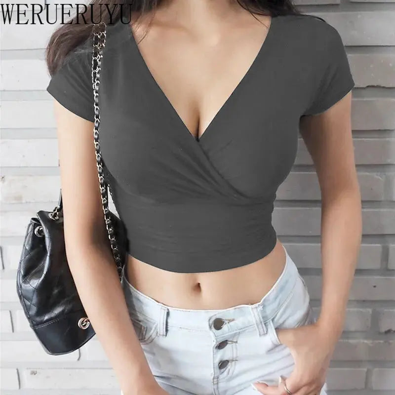 Cropped Preto Feminino com Decote V