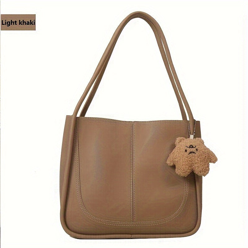 Bolsa Tote Preta de Couro Sintético com Pingente de Urso – Grande, Versátil e Elegante para Trabalho e Dia a Dia